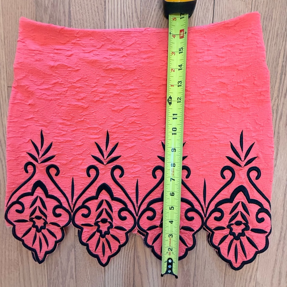 Embroidered Cut Out & Lined Mini Skirt - Picture 15 of 17